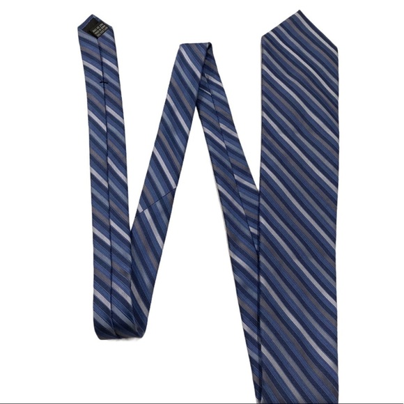 Calvin Klein 100% Silk Blue and Grey Striped Tie - Picture 4 of 5